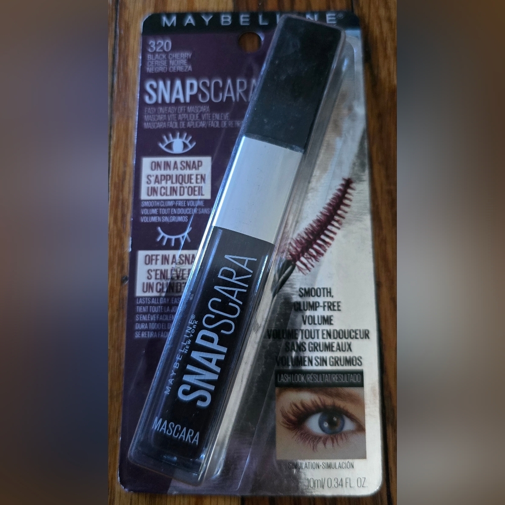 Maybelline Snapscara Mascara in Deep Plum